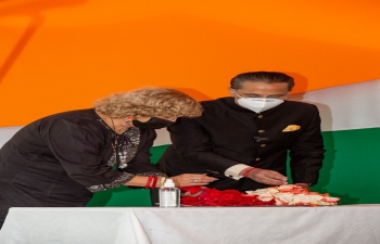 Ambassador Abhishek Singh and Vice Foreign Minister HE Capaya Rodriguez garlanding the bust of Mahatma Gandhi